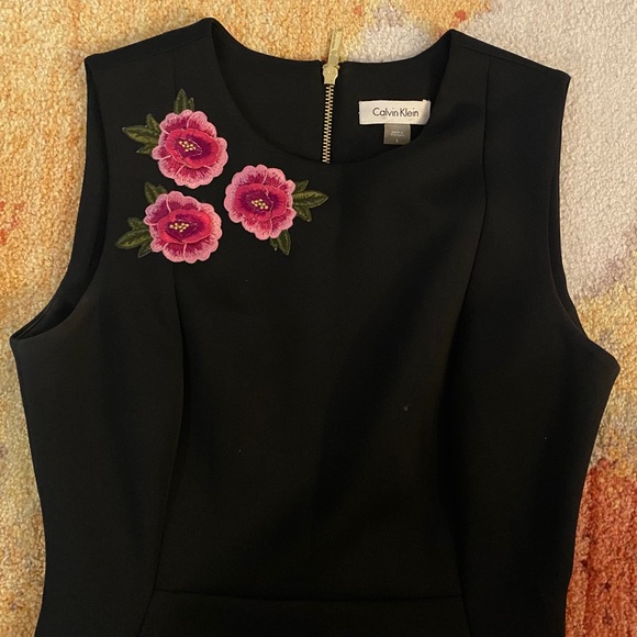 Calvin Klein Black and Floral Dress. Size 6 - Picture 2 of 7